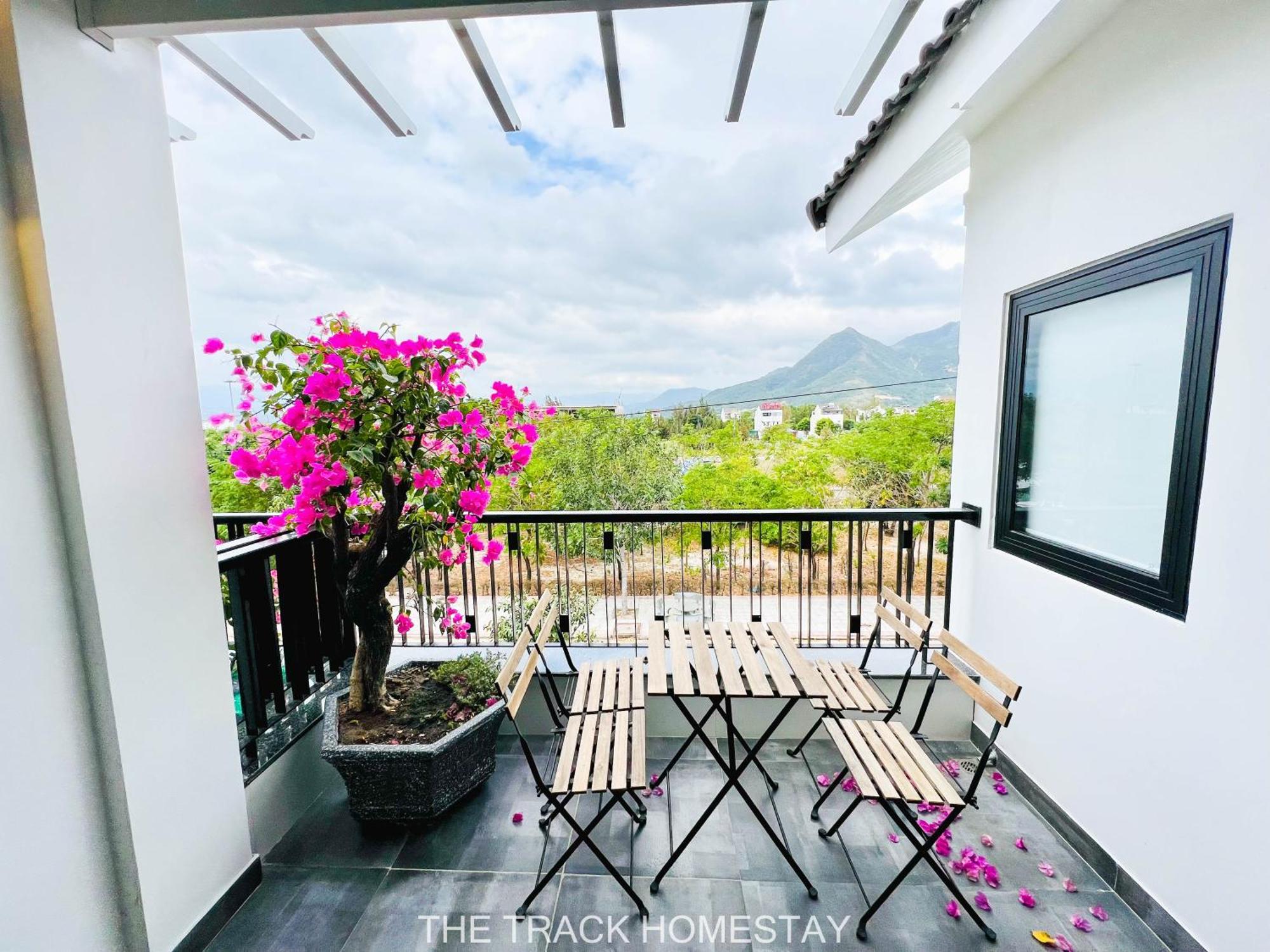 The Track Homestay - Near Bai Dai Beach Cam Lam Exterior photo